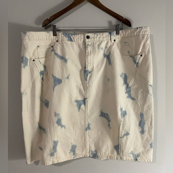 Future Collective - Light Wash High Rise Midi Denim Skirt - Picture 3 of 12